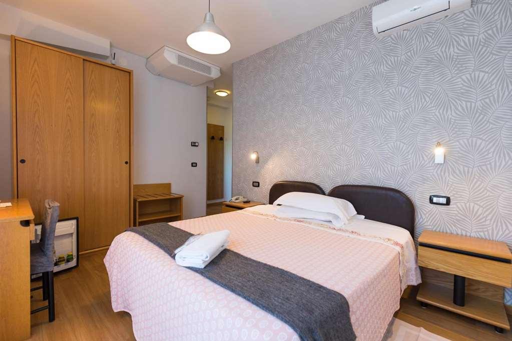 Hotel Logonovo Лидо дели Естенси Стая снимка