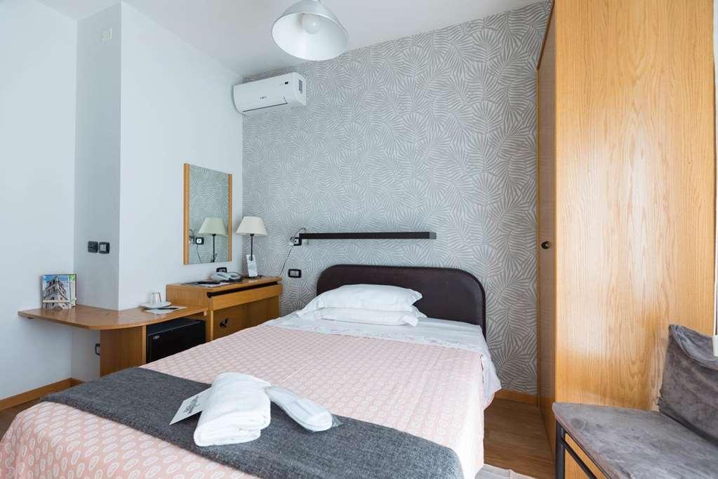 Hotel Logonovo Лидо дели Естенси Стая снимка
