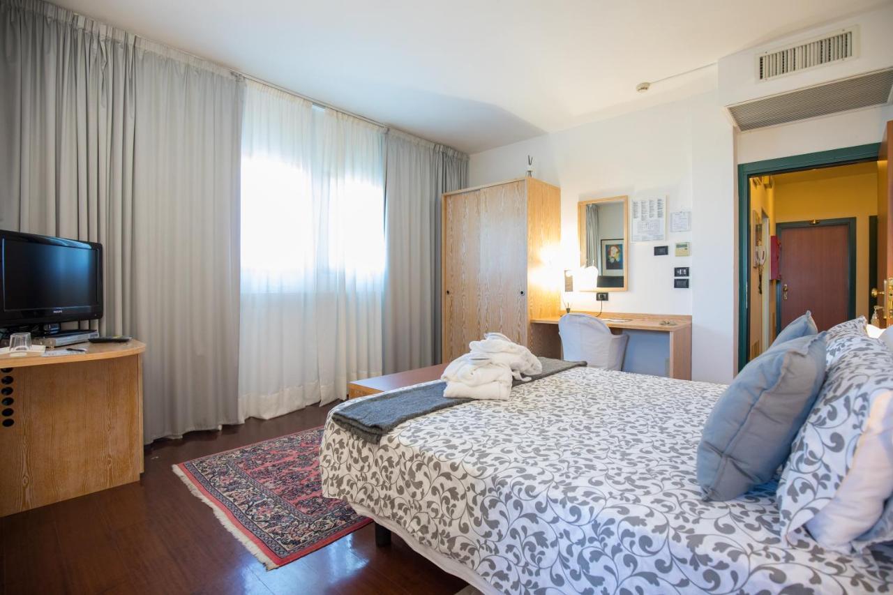 Hotel Logonovo Лидо дели Естенси Екстериор снимка